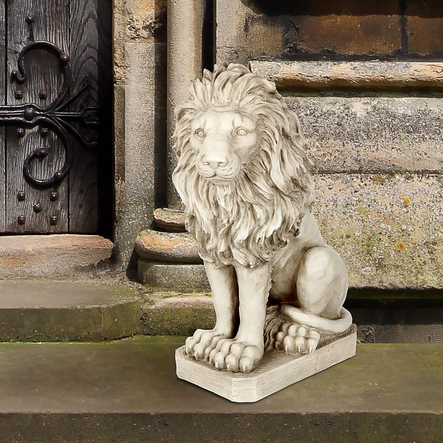 Design Toscano Mansfield Manor Lion Sentinel Statue