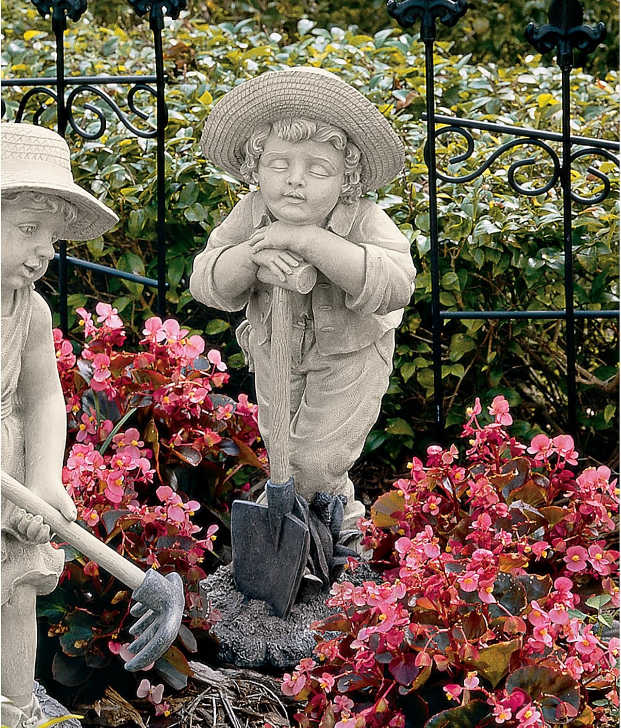 Design Toscano Samuel, Young Gardener Sculpture