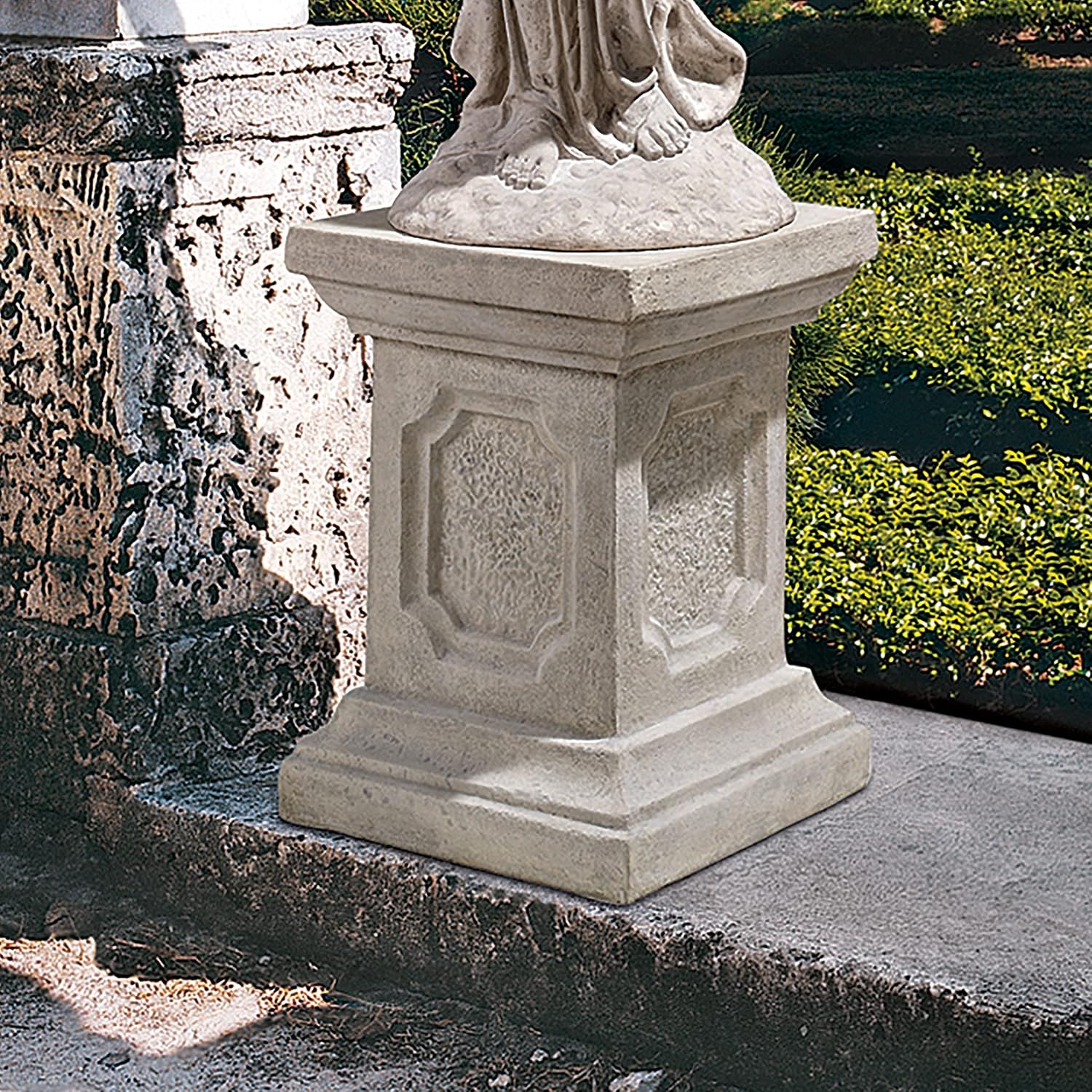 Design Toscano Versailles Cherub Plinth