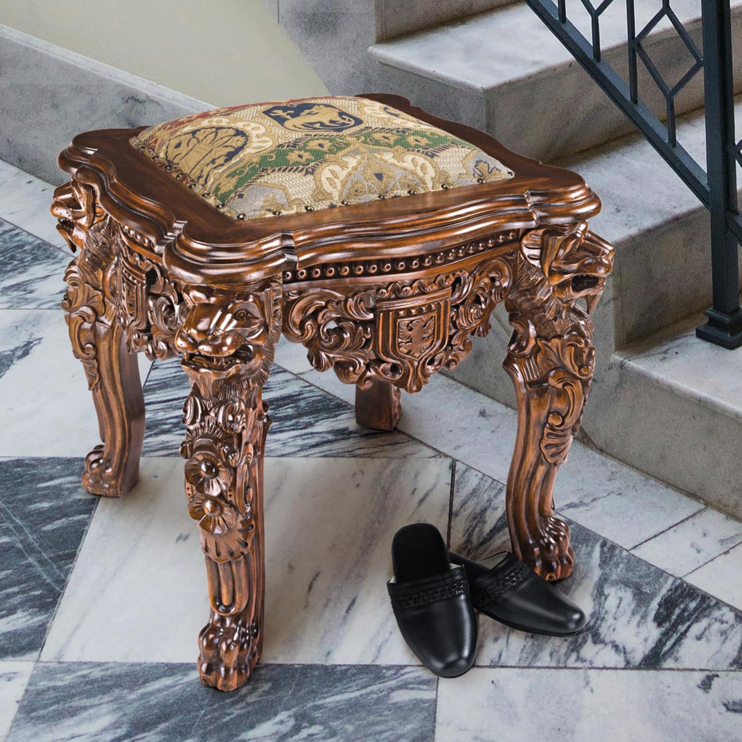 Design Toscano The Lord Raffles Lion Leg Gothic Stool